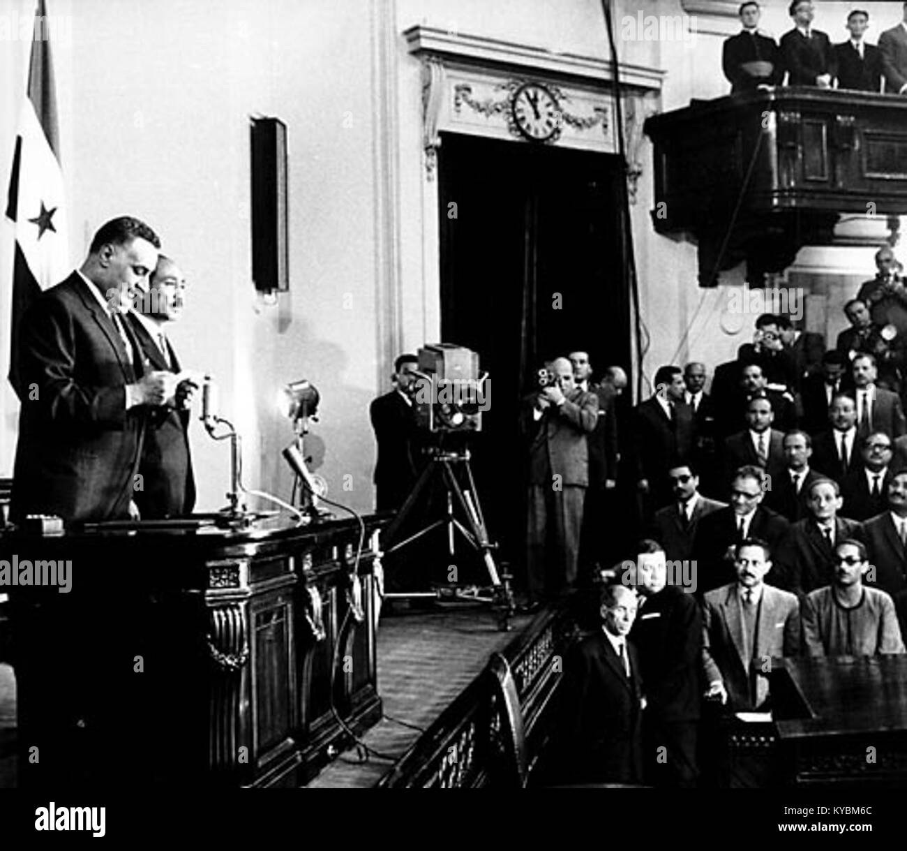 Gamal Abdel Nasser, presidente dell'Egitto, ha iniziato il suo secondo mandato nei primi anni '1960 La leadership di Nasser fu segnata dalle sue politiche di nazionalizzazione, dal panarabismo e dagli sforzi per modernizzare l'economia e l'esercito egiziano. Il suo mandato fu significativo per il ruolo dell'Egitto nella politica regionale e per le sue relazioni con l'Occidente e l'Unione Sovietica. Foto Stock