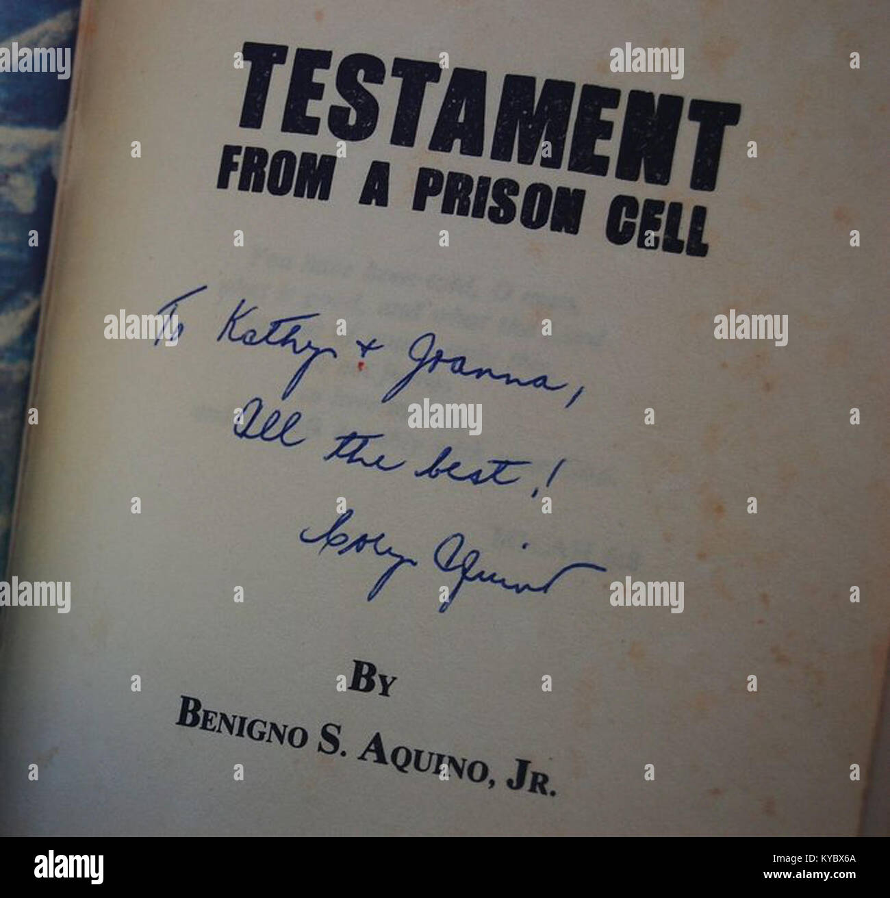 Testament from a Prison Cell è una dichiarazione scritta del senatore filippino Benigno "Ninoy" Aquino Jr. Prodotta durante la sua detenzione militare sotto la legge marziale; la copia firmata da Corazon Aquino nel 1983 è entrata a far parte della storia democratica delle Filippine. library.martiallawmuseum.ph Foto Stock