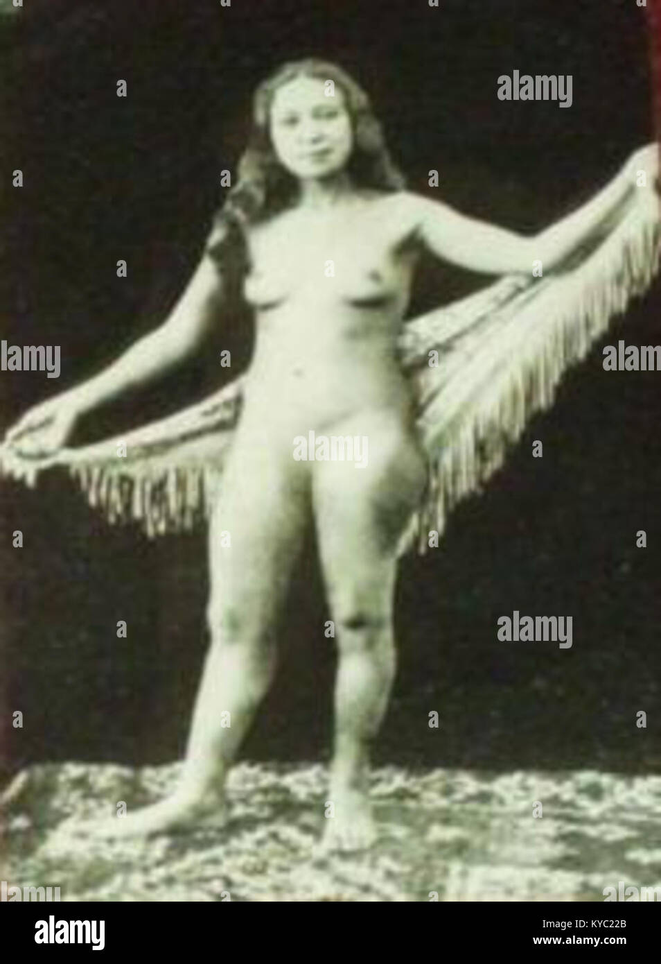 Nu-Femme marocaine posant nue avec châle-années 30 Foto Stock