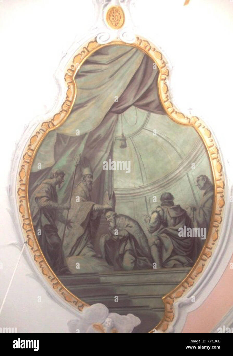 La chiesa di San Martino a Obergnünzburg, in Germania, è una storica chiesa parrocchiale nota per il suo stile architettonico regionale e la sua importanza nella storia religiosa e culturale della zona. Foto Stock