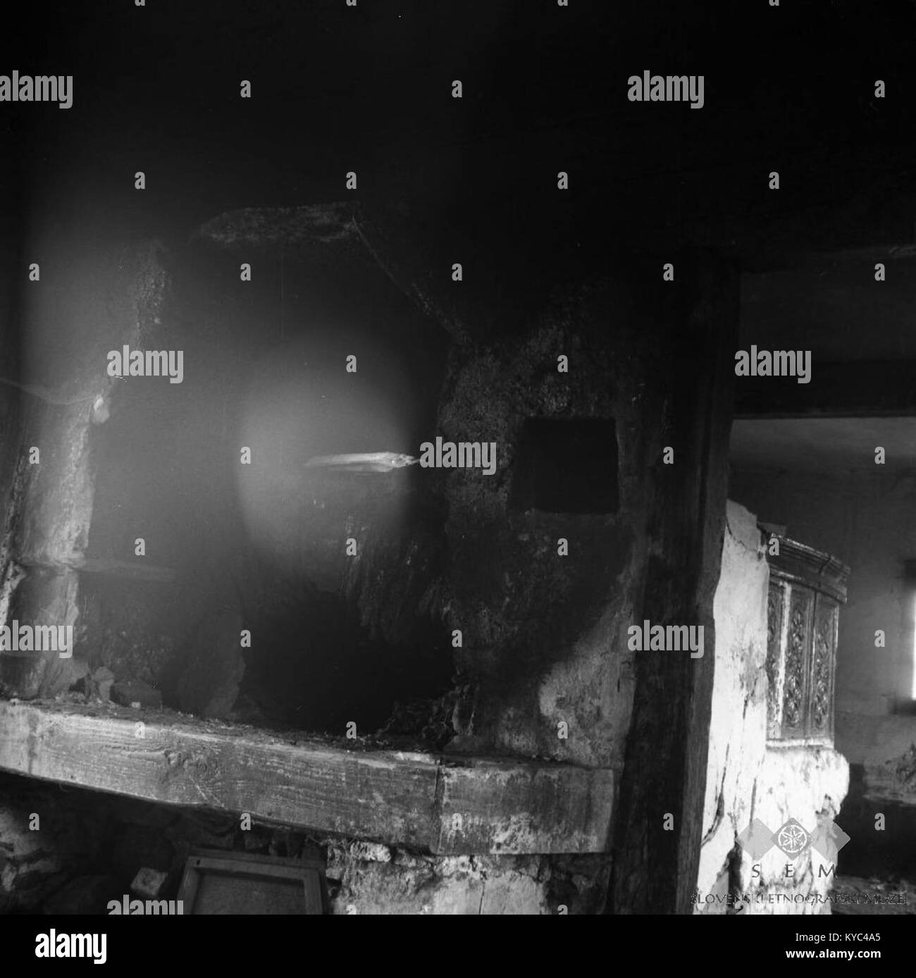 Ognjišče v Krečejevi lopi, v hiši peč, Spodnji Dolič 1963 (2) Foto Stock