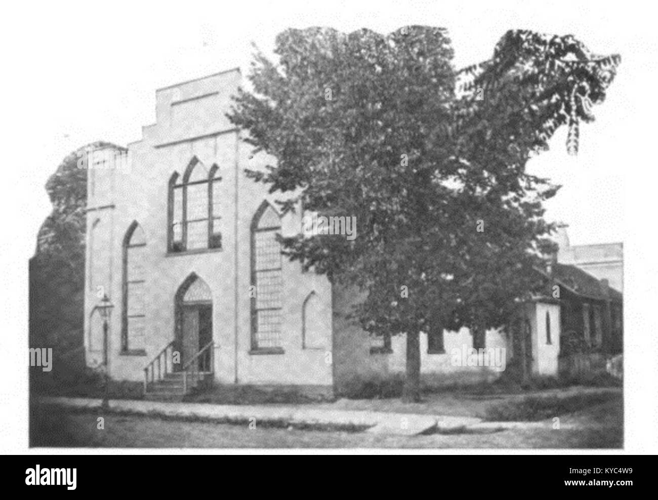 Una fotografia della Old St. John's Church di Charleston, West Virginia, che mette in evidenza la sua architettura storica e il ruolo nel patrimonio religioso locale. Foto Stock
