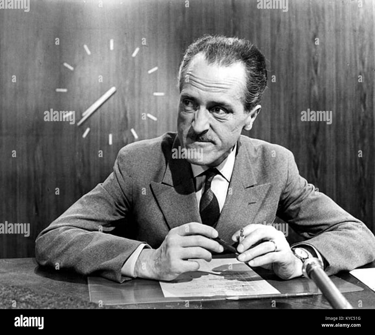 Una fotografia del 1960 di Olle Björklund, giornalista e presentatore televisivo svedese noto per il suo lavoro nelle prime trasmissioni svedesi. Foto Stock