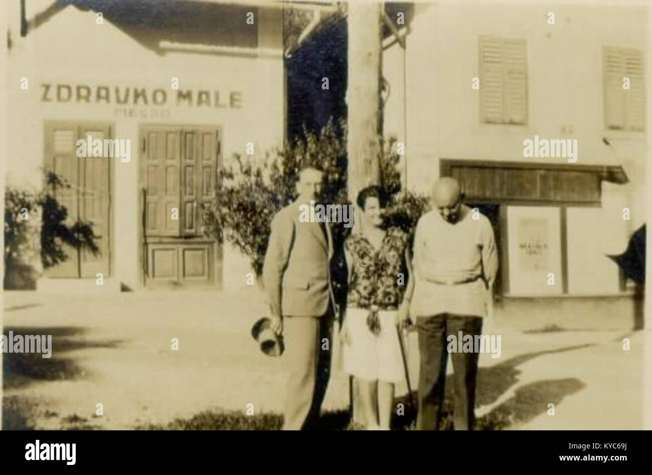 Una fotografia del 1928 scattata sul lago di Bled mostra il poeta sloveno Oton Župančič, Niča e lo scrittore Izidor Cankar, figure culturali di rilievo nella Slovenia del XX secolo. Foto Stock