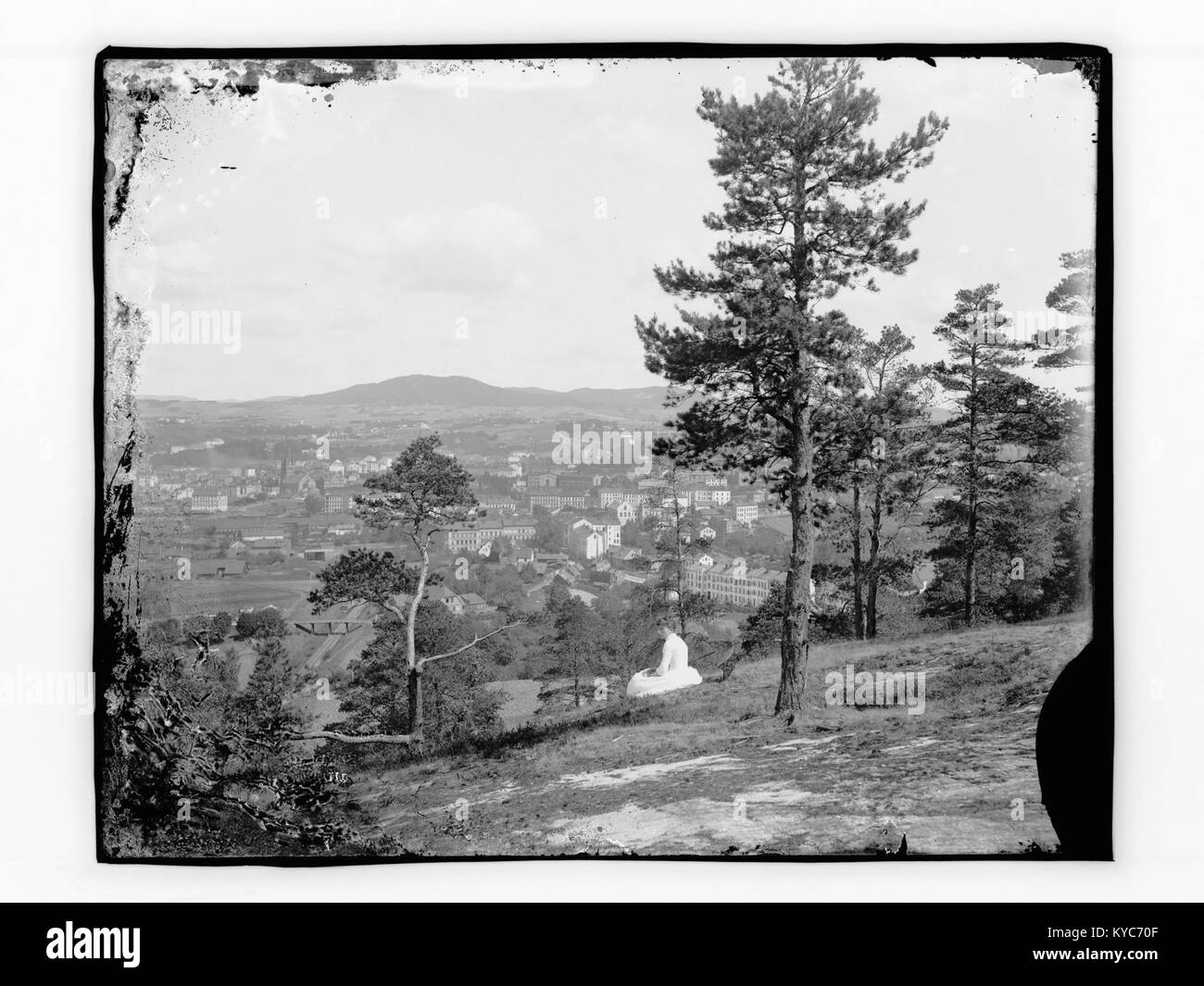 Fotografia panoramica da Ekeberg con vista su Grønland a Oslo, Norvegia. L'immagine cattura il paesaggio urbano, l'architettura e lo sviluppo della città all'inizio del XX secolo. Foto Stock