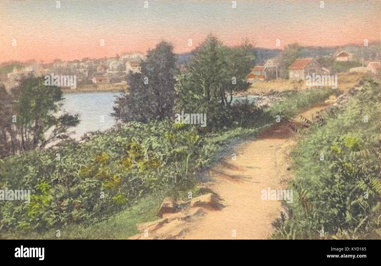 Una vista costiera di Perkins Cove e Marginal Way a Ogunquit, Maine, che mostra il panoramico lungomare, la costa rocciosa e l'area del porto famosa per il turismo e la pesca. Foto Stock