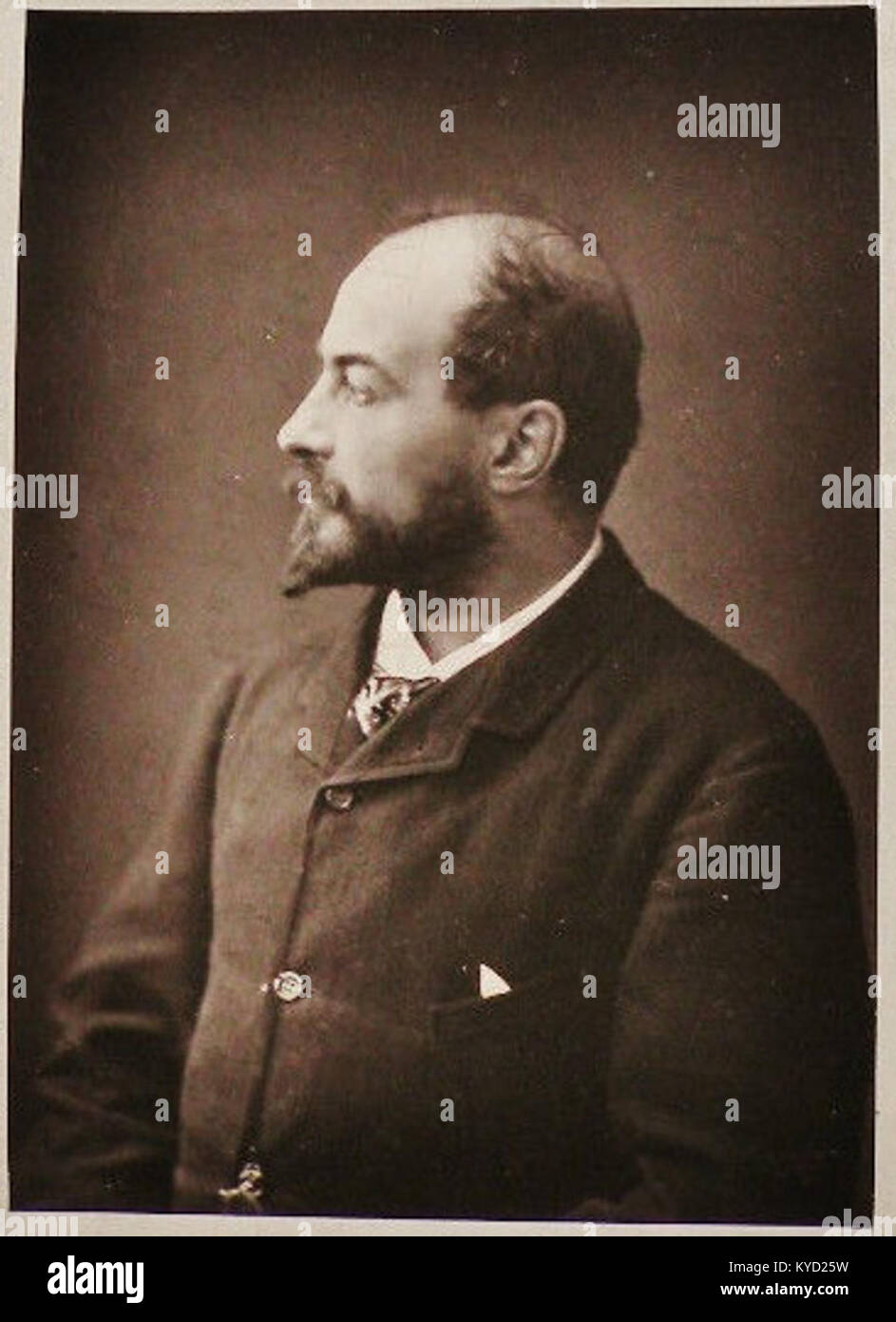 Una fotografia ritratto del pittore francese Léon Couturier, noto per le sue opere militari e navali durante la fine del XIX secolo. Foto Stock