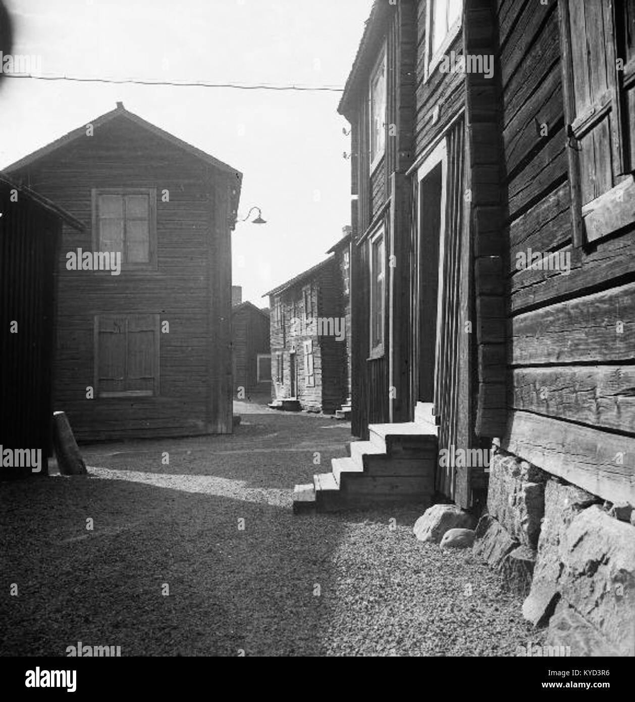 La chiesa di Öjebyn (chiesa di Piteå Landsförsamling) in Svezia è un esempio importante di evoluzione architettonica tardo-medievale e XVIII secolo, originariamente costruita in pietra grigia intorno al 1500 e trasformata in chiesa crociforme nel 1750, conservando soffitti a volta a stella e timpani decorati in mattoni. Foto Stock
