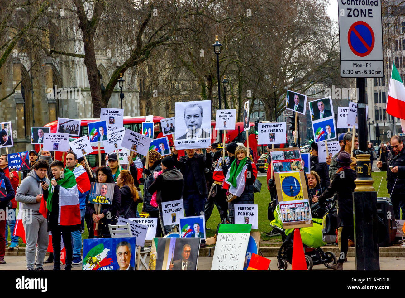 La piazza del Parlamento, Londra, Regno Unito. Xiv gen, 2018. Manifestanti iraniano si riuniscono di fronte al parlamento britannico di edificio a manifestare contro le violazioni dei diritti umani da parte del regime attuale in Iran. Credito: Alan Fraser/Alamy Live News Foto Stock