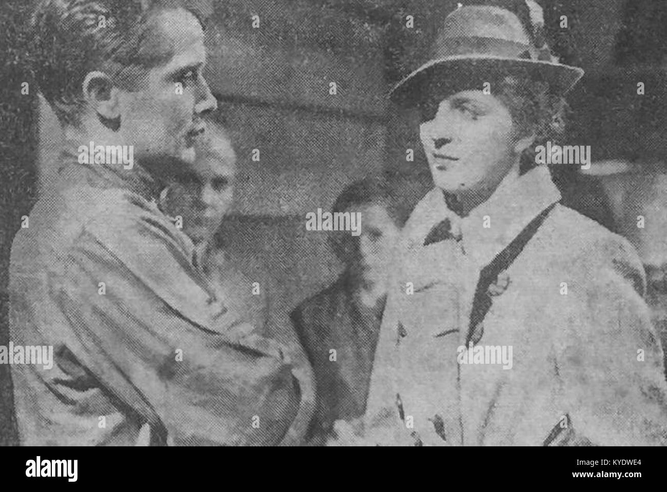 Questa immagine mostra la pagina 67 del romanzo “Znachor” di Tadeusz Dołęga-Mostowicz, che illustra una scena fondamentale nella storia di un rinomato chirurgo che diventa un medico del villaggio nella narrativa polacca tra le due guerre. Foto Stock