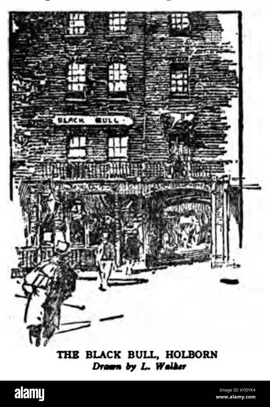 Una fotografia del 1922 che mostra il pub Black Bull a Holborn, Londra. L'immagine illustra la tradizionale architettura britannica delle case pubbliche e riflette la storia culturale e sociale della Londra dei primi anni del XX secolo. Foto Stock