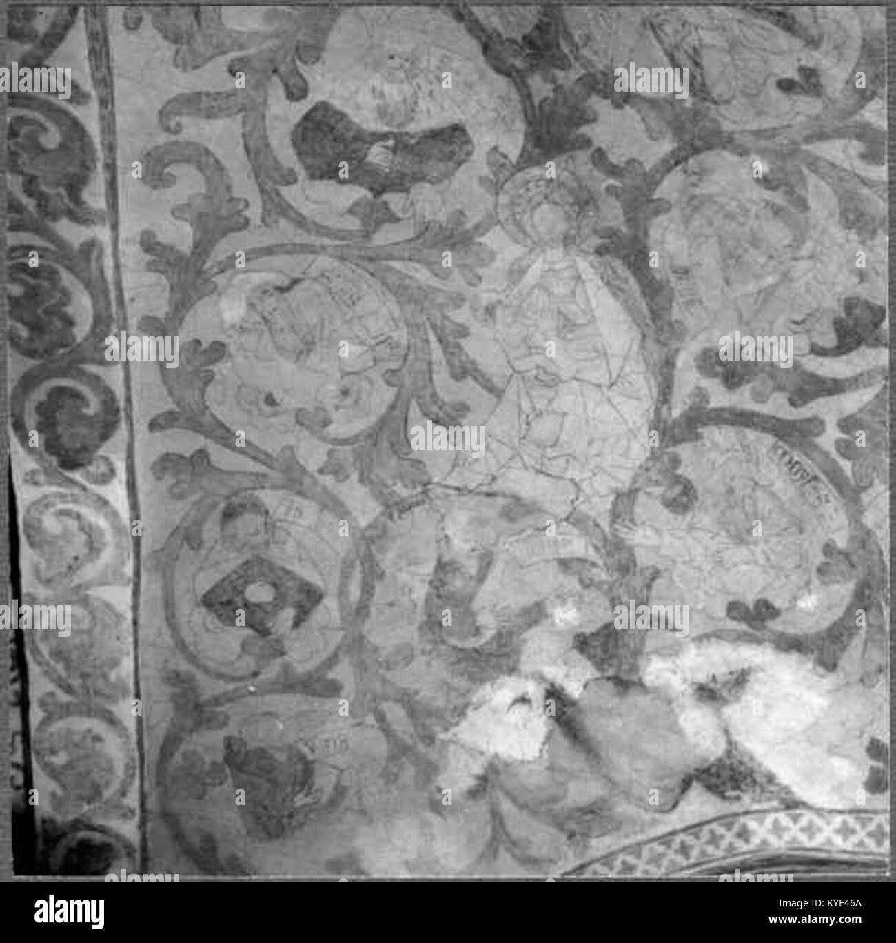 La chiesa di Torshälla a Eskilstuna, in Svezia, è una struttura medievale conosciuta per le sue opere in pietra conservate, l'architettura gotica e il ruolo nella storia ecclesiastica locale. Foto Stock