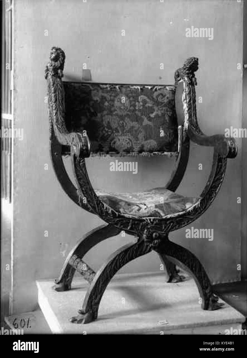 La chiesa di Torshälla sotto il registro 16000200101432 è riconosciuta come un'importante chiesa storica in Svezia, combinando le origini romaniche con opere successive gotiche e a volte dipinte. Foto Stock