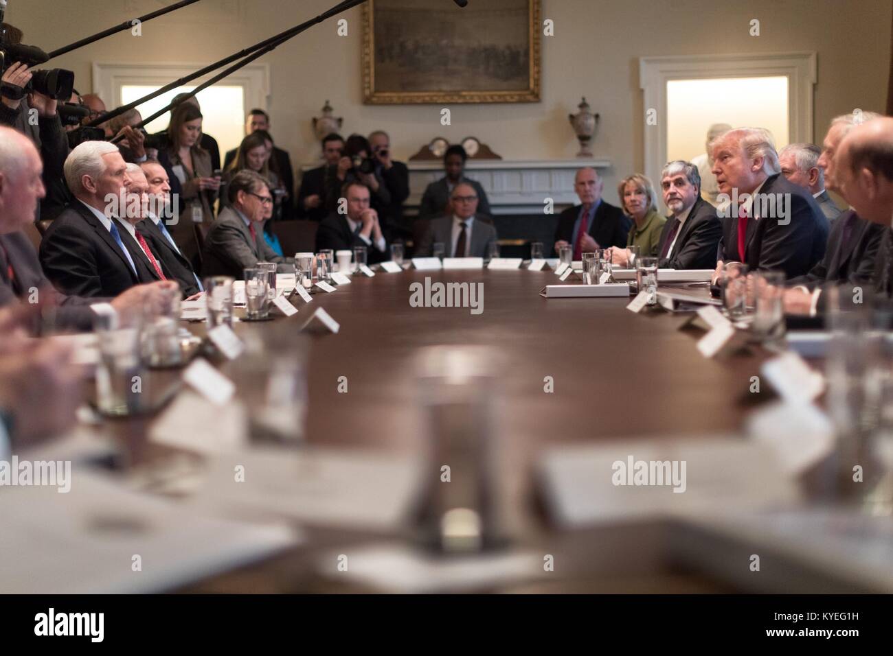 Stati Uniti Presidente Donald Trump durante una riunione del gabinetto nel Cabinet Room della casa bianca 10 Gennaio 2018 a Washington, DC. Foto Stock