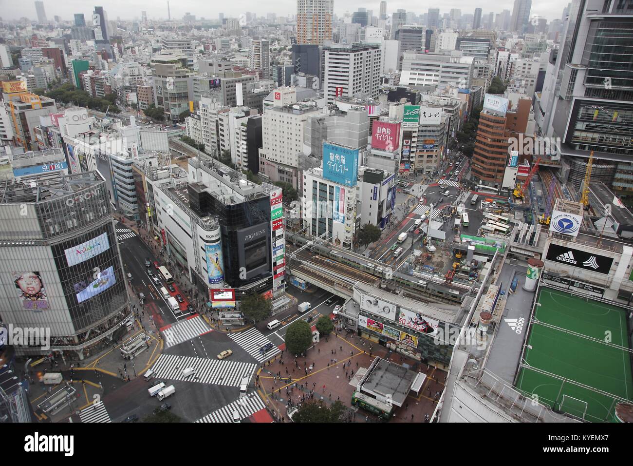 Vista aerea del Shibuya, un famoso distretto dei negozi e degli intrattenimenti in Tokyo, Giappone, 13 ottobre 2017. () Foto Stock