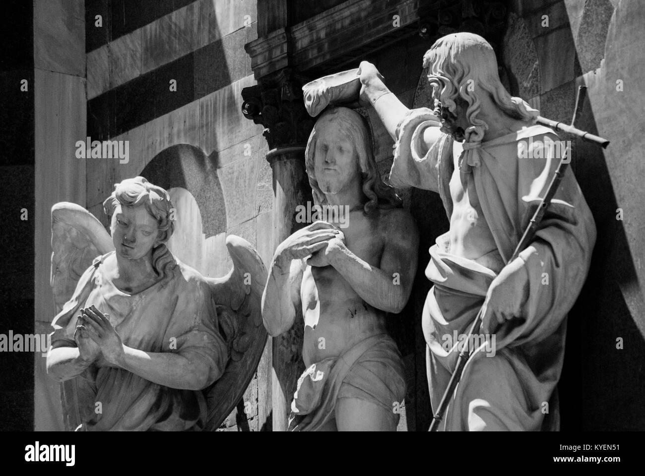 Firenze-giugno 29:statue del Battesimo di Cristo di A.Sansovino e I.Spinazzi(repliche), nel battistero di Firenze,Firenze,su giugno 29,2007. Foto Stock