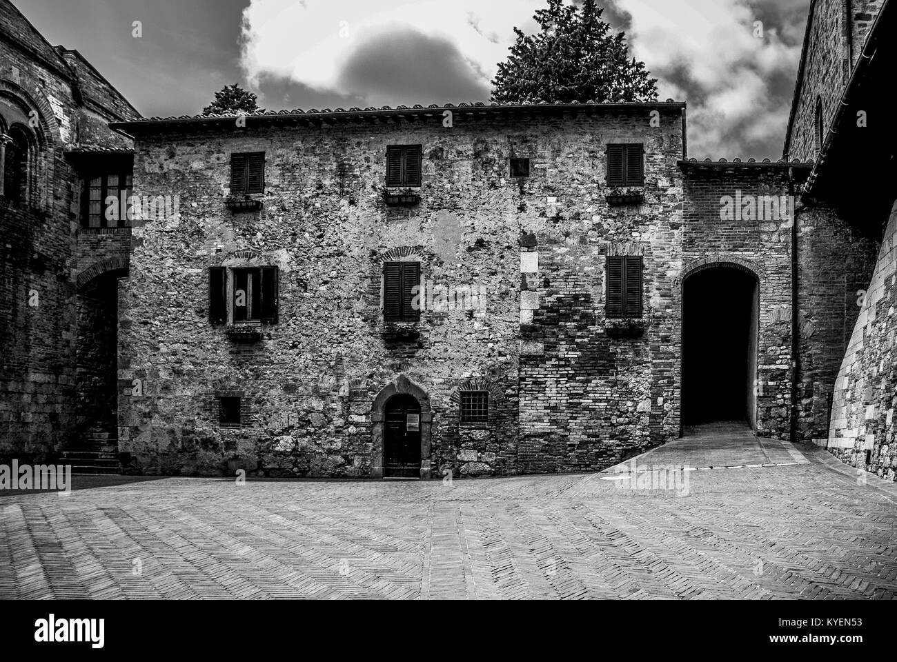 Toscana-30 giugno: una vecchia casa nella città medievale di San Gimignano,Toscana,l'Italia,su giugno 30,2007. Foto Stock