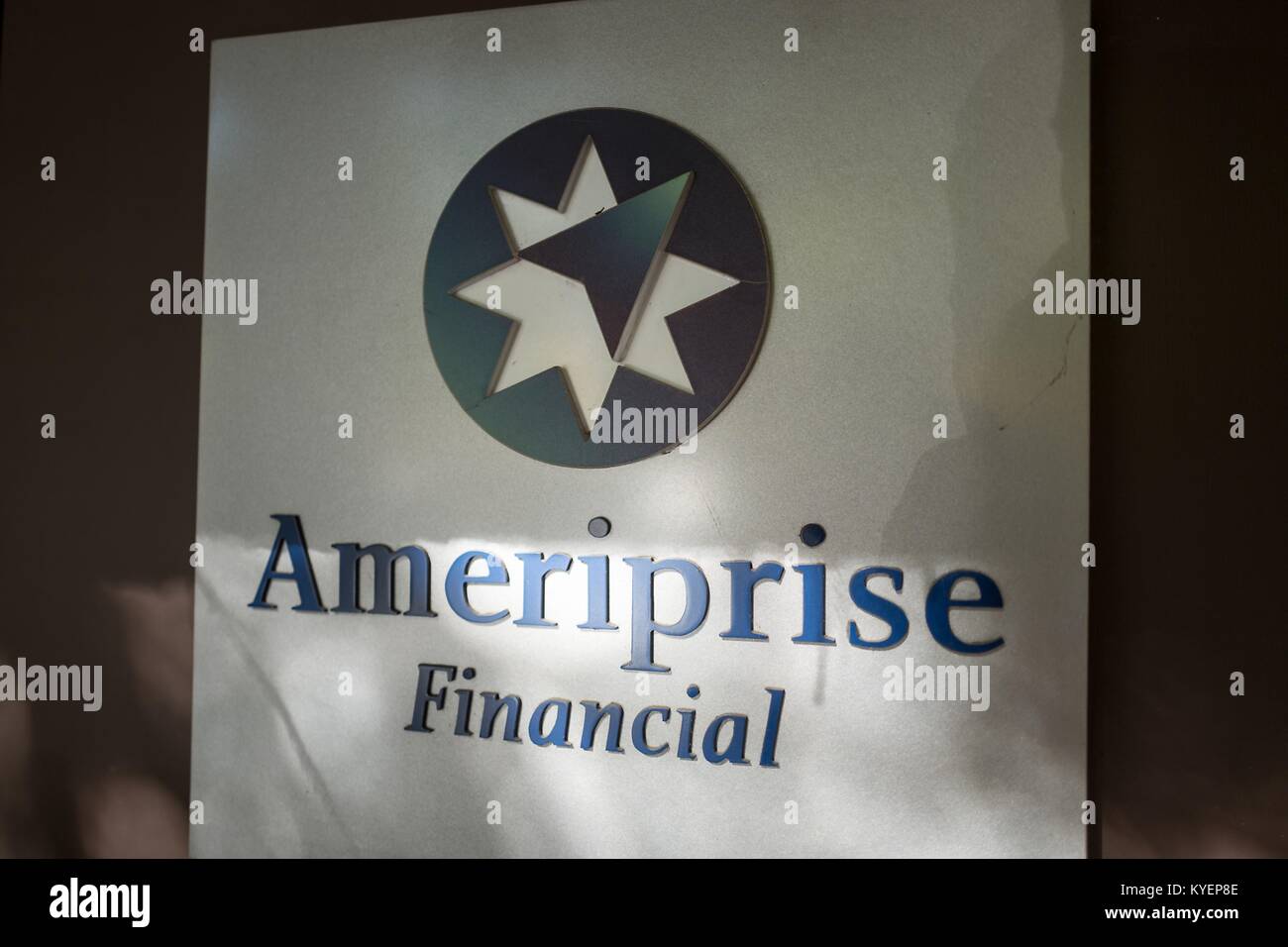 Close-up di segnaletica per società di servizi finanziari finanziari Ameriprise in Walnut Creek, California, 17 novembre 2017. () Foto Stock