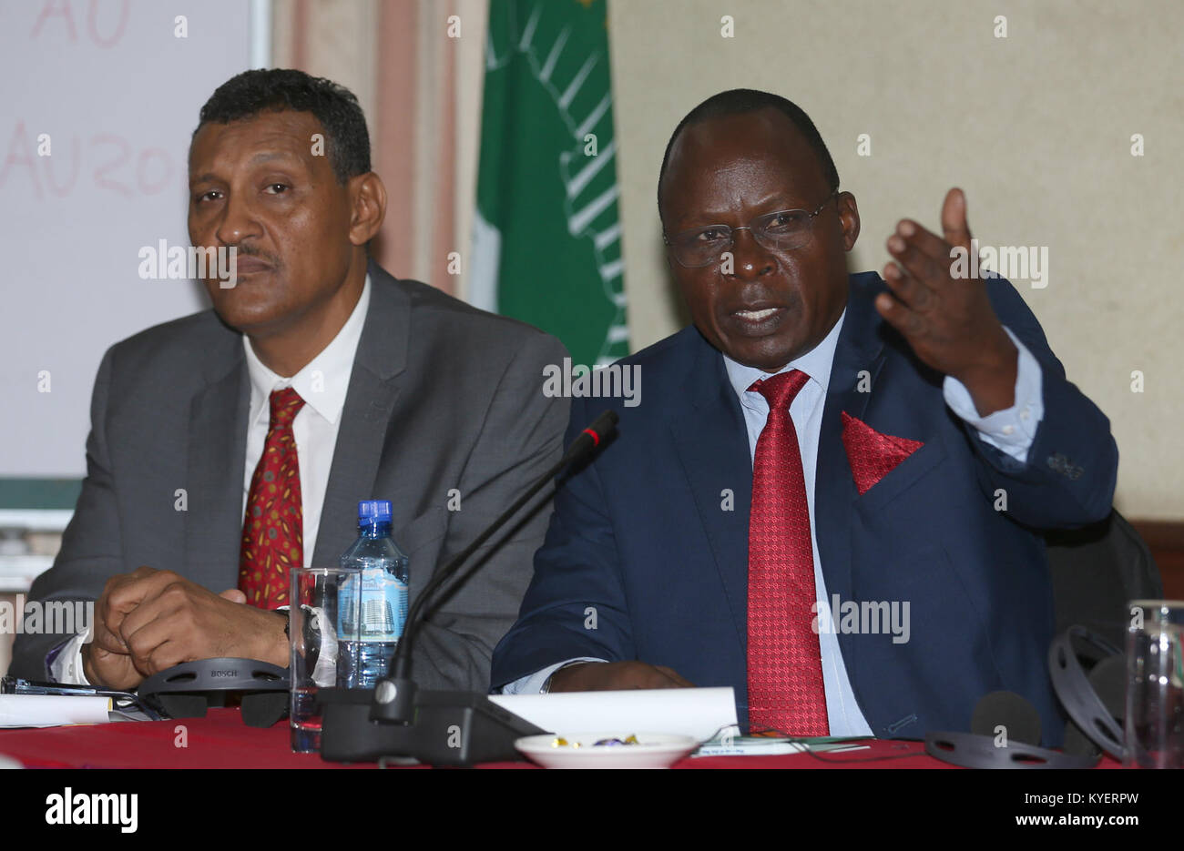 Fotografia del Dr. Opiyo Ododa, responsabile del programma di stabilizzazione e ripresa precoce dell'AMISOM, che ha partecipato a un workshop a Nairobi, Kenya, incentrato sulla riabilitazione dei disertori e sulla lotta all'estremismo violento in Somalia. Foto Stock