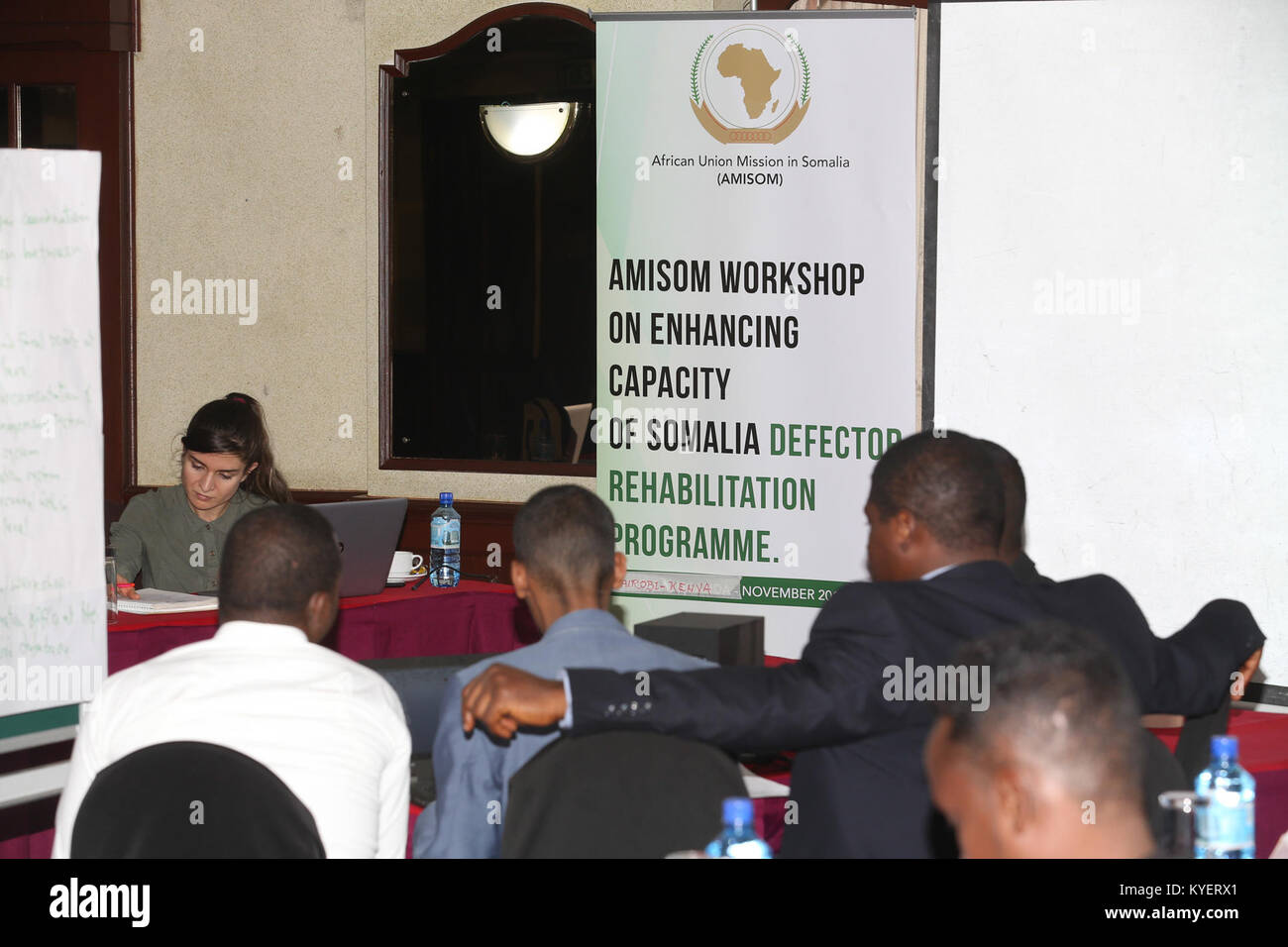 Una fotografia che mostra i partecipanti a una discussione di gruppo durante il workshop di riabilitazione e lotta all'estremismo violento per la Somalia, tenutosi a Nairobi, Kenya, il 30 novembre 2017, come parte dell'iniziativa AMISOM. Foto Stock