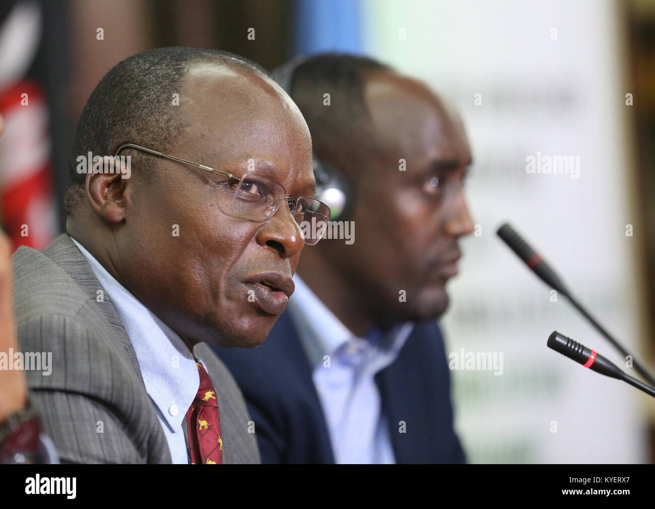 Il Dr. Opiyo Ododa, Head of AMISOM Stabilization and Early Recovery, si rivolge ai partecipanti alla cerimonia di chiusura del workshop sulla riabilitazione dei disertori e la lotta all'estremismo violento a Nairobi, Kenya, 30 novembre 2017. Foto Stock