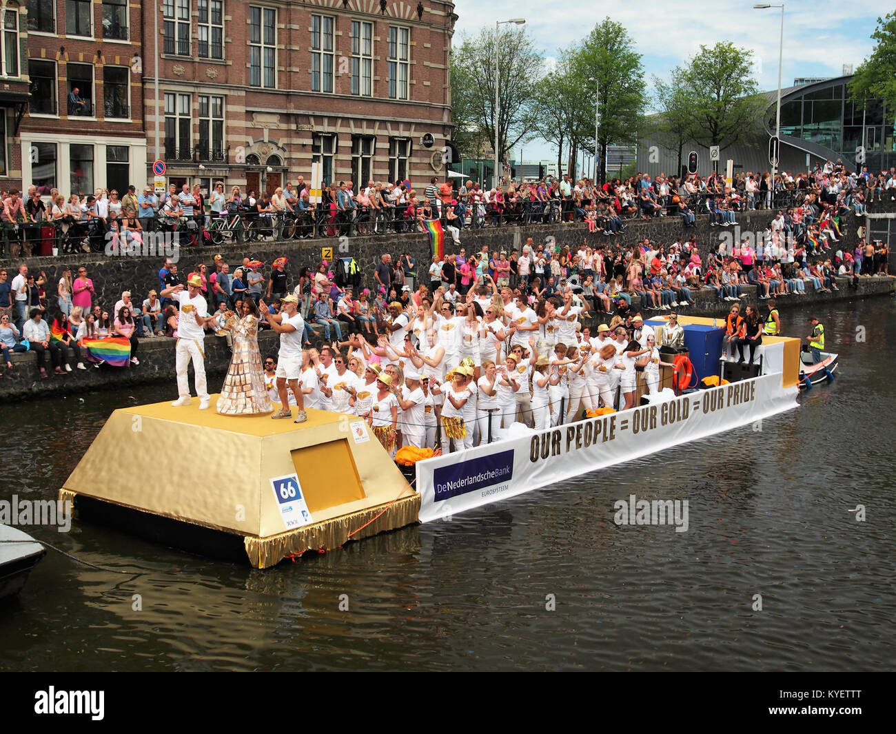 Imbarcazione 66 De Nederlandsche Bank, Canal Parade Amsterdam 2017 foto 3 Foto Stock