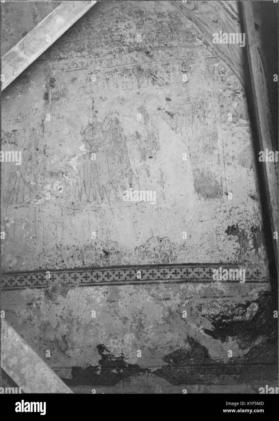 La chiesa di Väte, situata a Gotland, in Svezia, è una chiesa luterana medievale costruita nel XIV secolo. Presenta una costruzione in pietra calcarea, scultura romanica e murales gotici. La chiesa ospita un fonte battesimale del XII secolo e un crocifisso trionfale del XIII secolo. I lavori di restauro sono stati effettuati nel XX secolo. Foto Stock