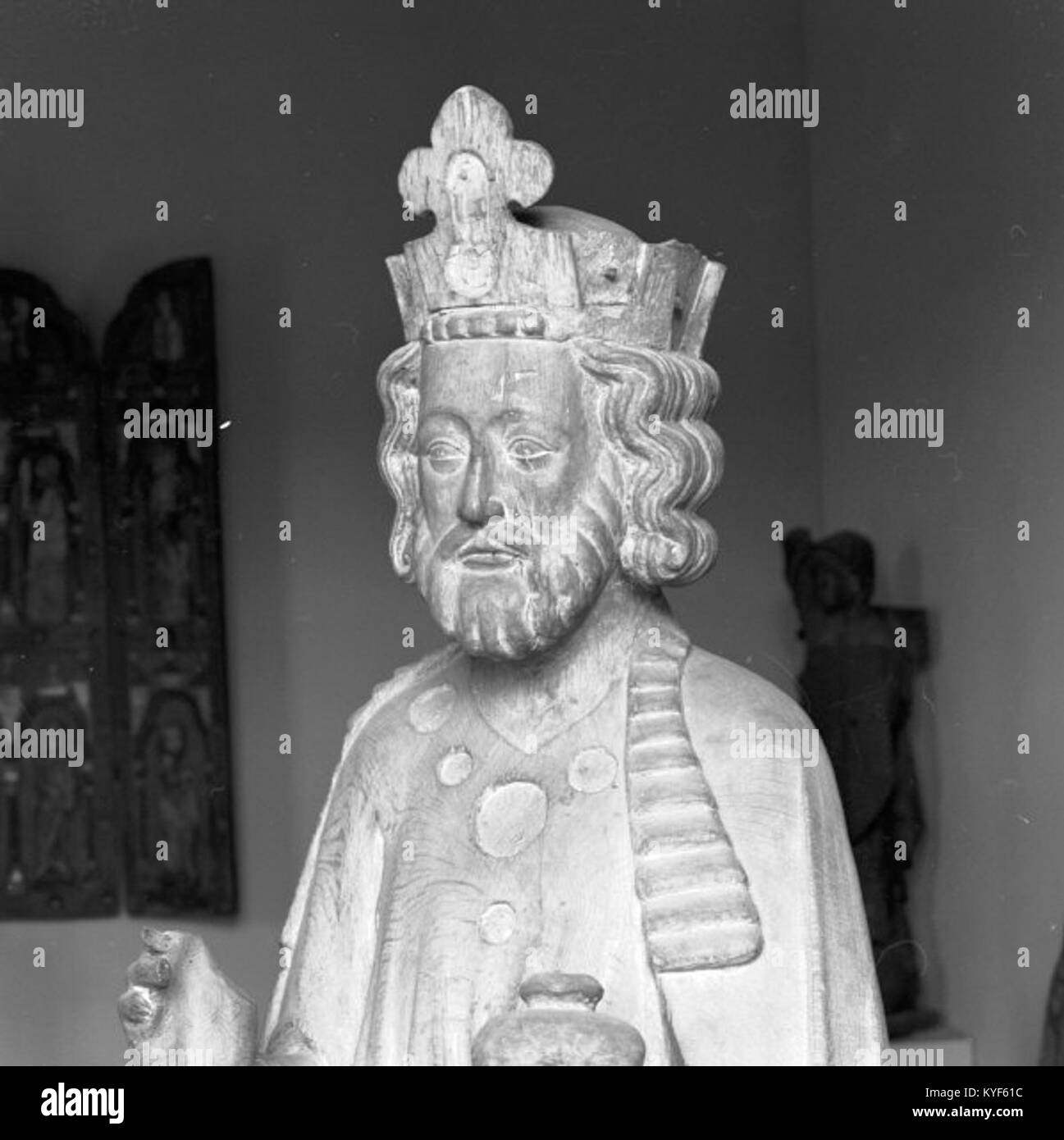 La chiesa di Väte, situata a Gotland, in Svezia, è una chiesa luterana medievale costruita nel XIV secolo. Presenta una costruzione in pietra calcarea, scultura romanica e murales gotici. La chiesa ospita un fonte battesimale del XII secolo e un crocifisso trionfale del XIII secolo. I lavori di restauro sono stati effettuati nel XX secolo. Foto Stock