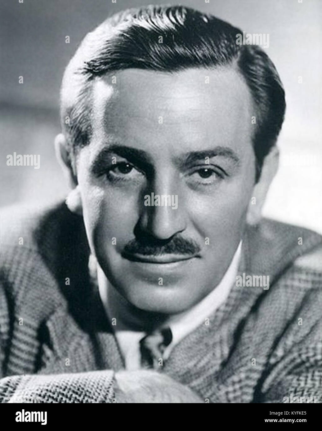 Un'immagine del 1946 di Walt Disney, che mostra l'animatore e l'imprenditore durante la metà del XX secolo negli Stati Uniti. Foto Stock