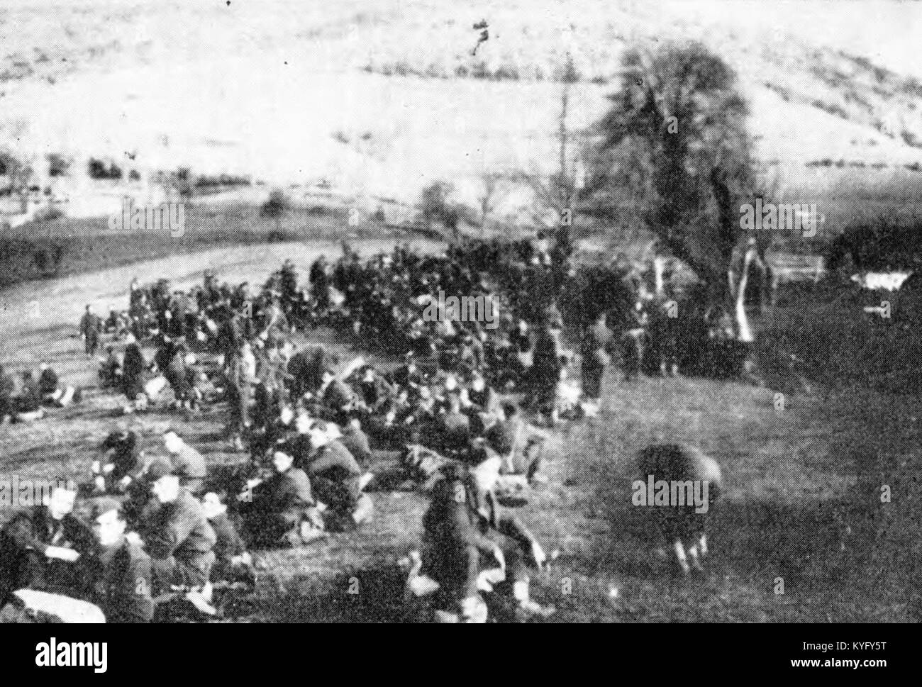 Una fotografia storica raffigura gli aviatori che viaggiano da Dubrovnik a Belgrado, illustrando l'aviazione e l'attività militare dei primi anni del XX secolo. Foto Stock