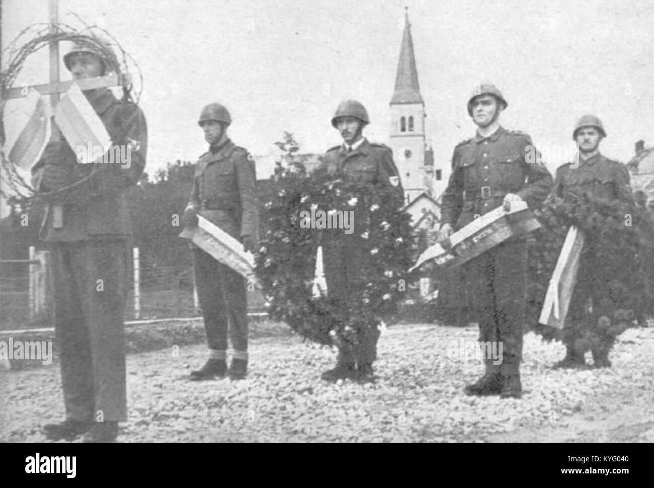 Questa foto raffigura il sito commemorativo dedicato alle vittime della violenza partigiana, che segna un importante momento storico del conflitto della regione durante la guerra. Foto Stock