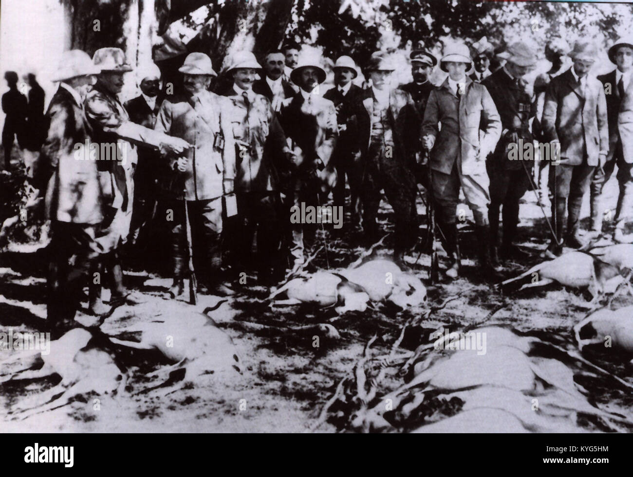 Una fotografia di stampa del 1911 che mostra Wilhelm von Preußen, il principe ereditario prussiano, durante una battuta di caccia nello stato indiano di Hyderabad. Foto Stock