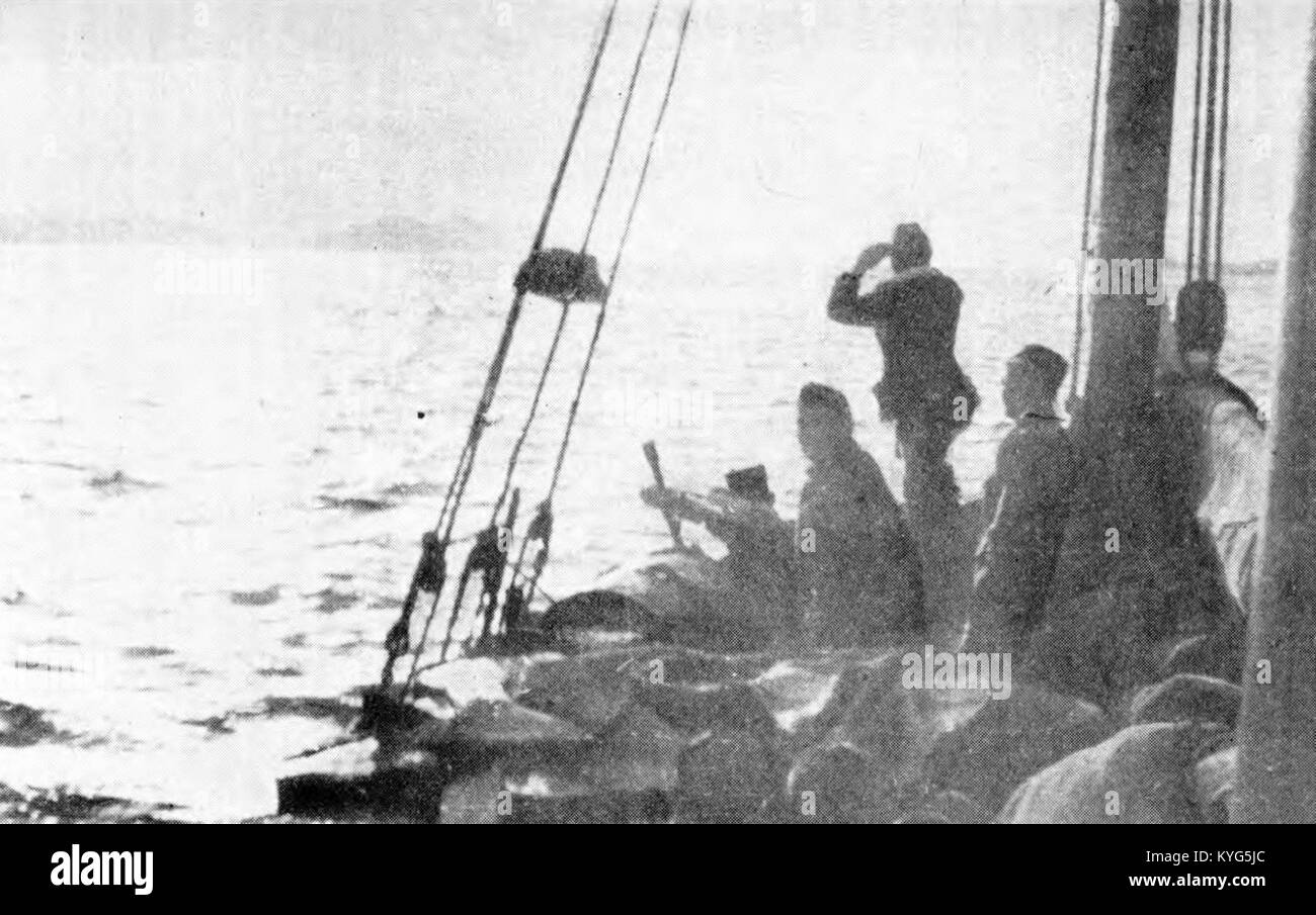 Trasporto di aiuti materiali alleati dall'Italia alle isole della Dalmazia durante la seconda guerra mondiale, illustrando logistica, trasporto marittimo e operazioni di fornitura in tempo di guerra. Foto Stock