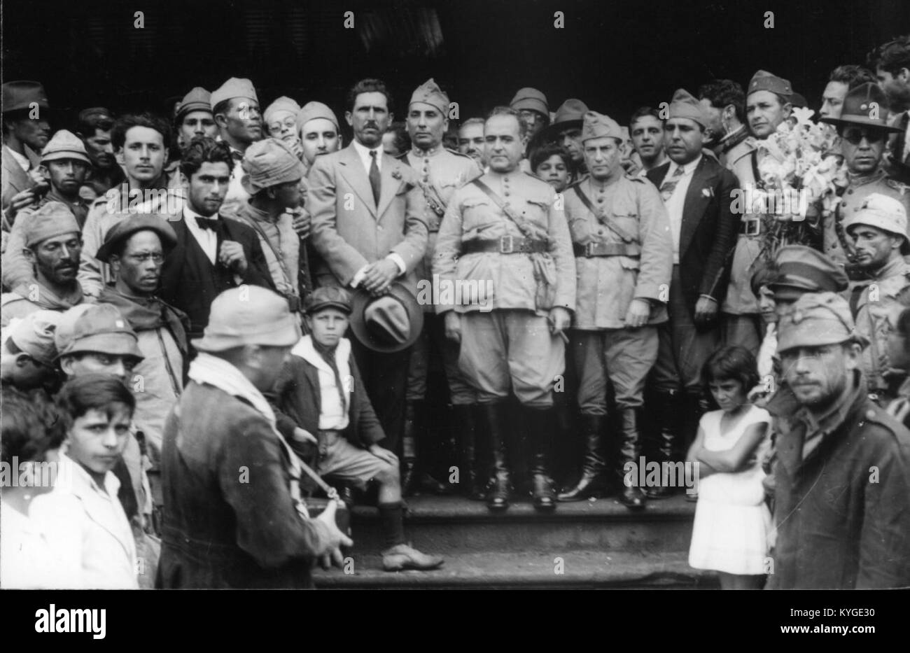 La rivoluzione del 1930 in Brasile fu un movimento politico che pose fine alla Vecchia Repubblica e portò al potere Getúlio Vargas. Ha segnato un importante cambiamento nella governance brasiliana e l'inizio dell'era Vargas, influenzando le riforme industriali e sociali nazionali. Foto Stock