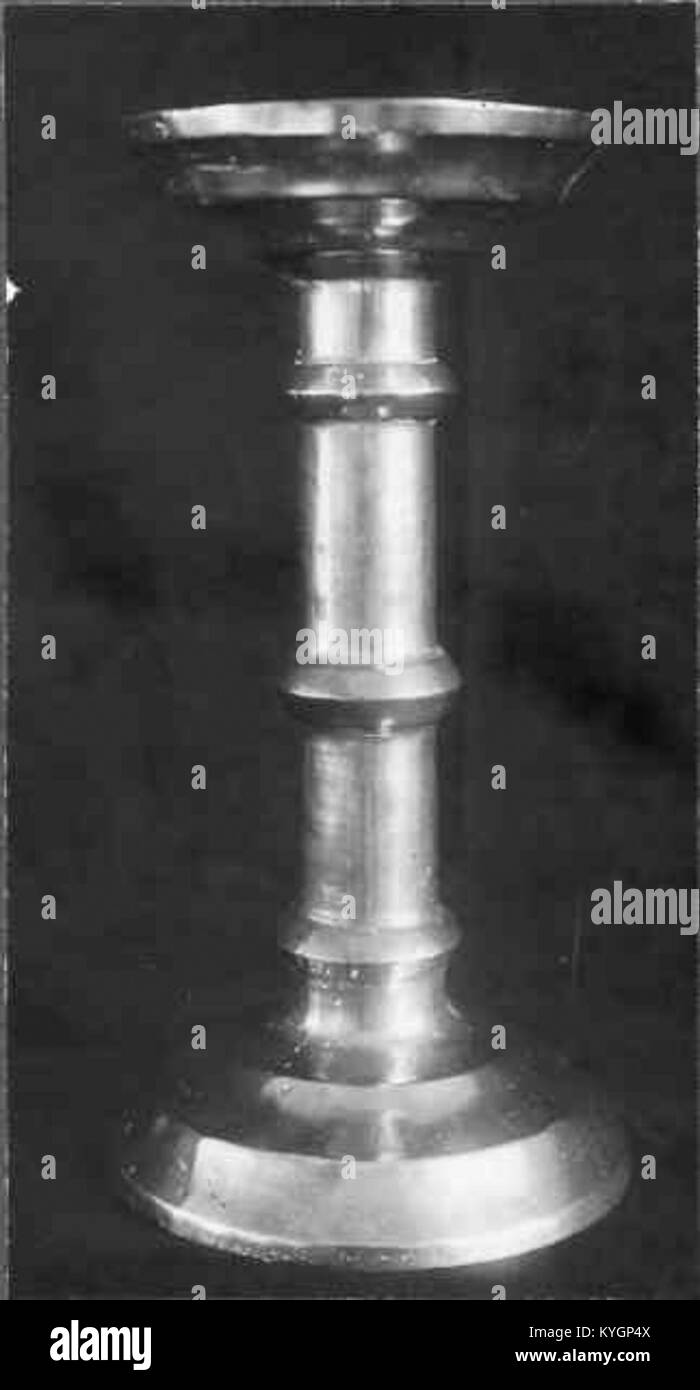 La chiesa di Södervidinge in Svezia, consacrata nel 1870, progettata da Edvard von Rothstein, include fonte battesimale medievale, 1746 dipinti d'altare, barriera d'altare in legno, navata del XV secolo e 1944 organi pneumatici. Foto Stock