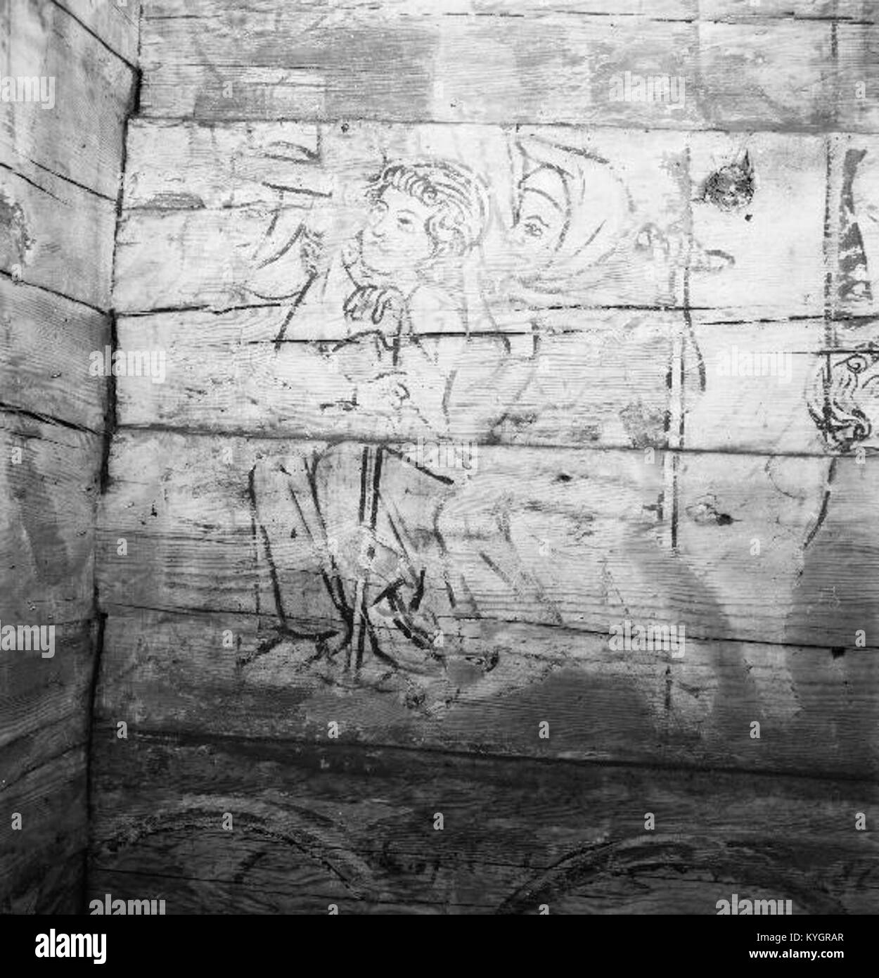 La Södra Råda gamla kyrka in Svezia è una chiesa storica in legno medievale, nota per il suo patrimonio culturale, i dipinti murali e il significato architettonico. Foto Stock