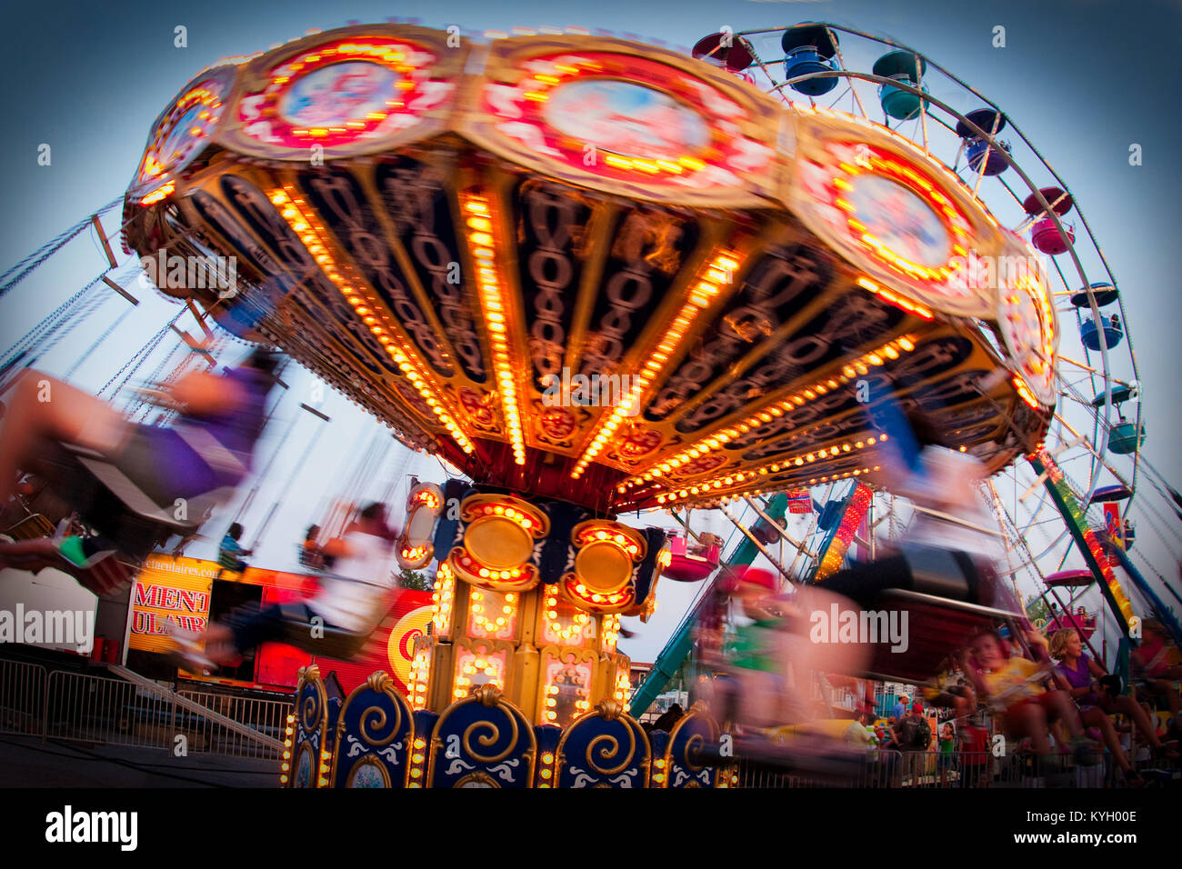 Montreal, Canada, 27 luglio 2009.Kiddie carnival ride in azione.Credit:Mario Beauregard/Alamy Live News Foto Stock