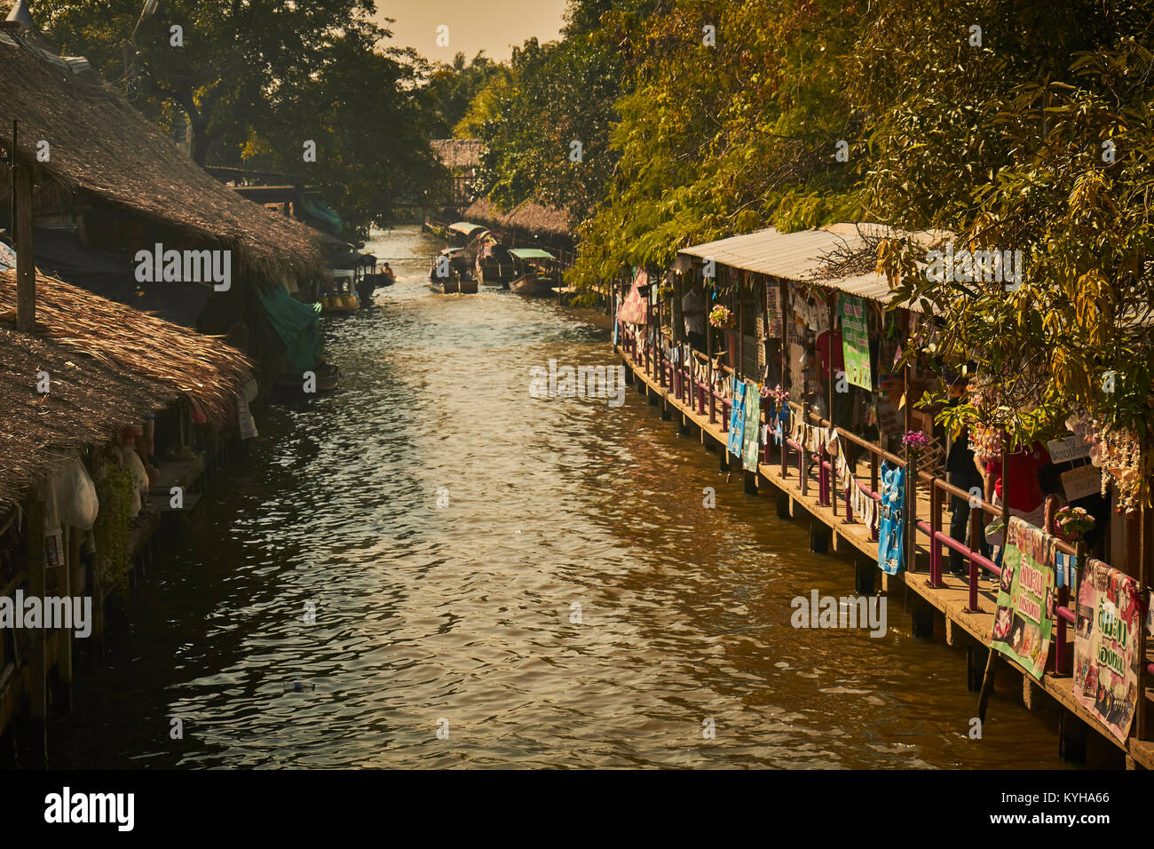 Klong Lad Mayům Mercato Galleggiante di Bangkok, Tailandia Foto Stock