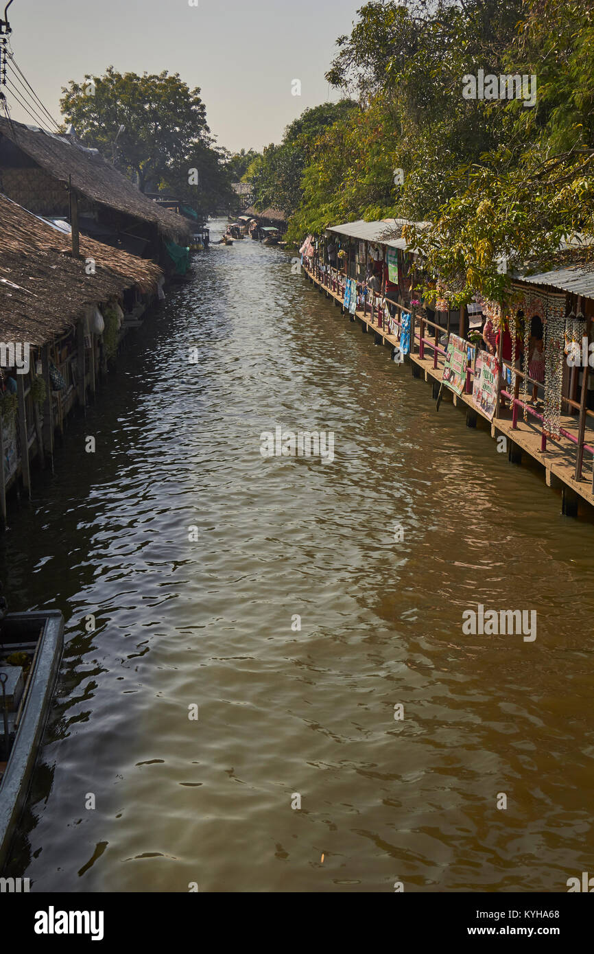 Klong Lad Mayům Mercato Galleggiante di Bangkok, Tailandia Foto Stock