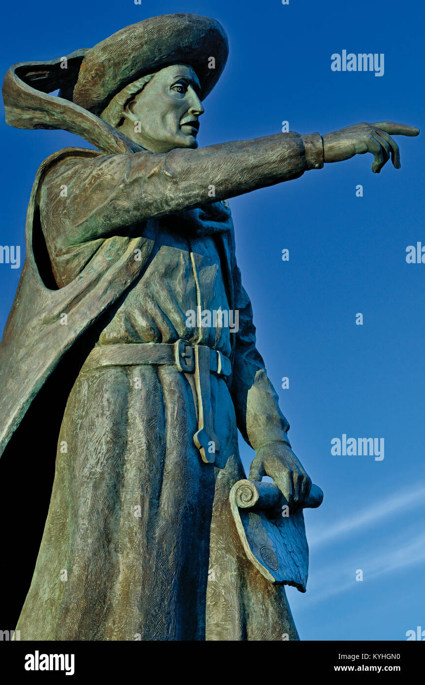 Statua di bronzo di Enrico il Navigatore puntando il suo braccio a L'OCEANO Foto Stock