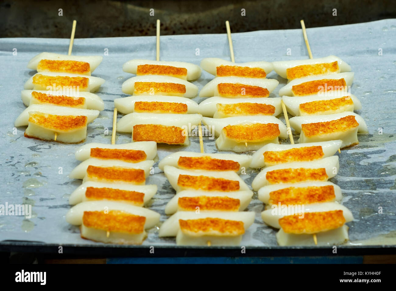 Arrosto di formaggio e torta di riso (Coreano Street Food) Foto Stock