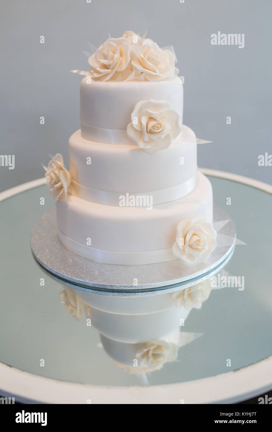 Tradizionale con 3 tier torta nuziale Foto Stock
