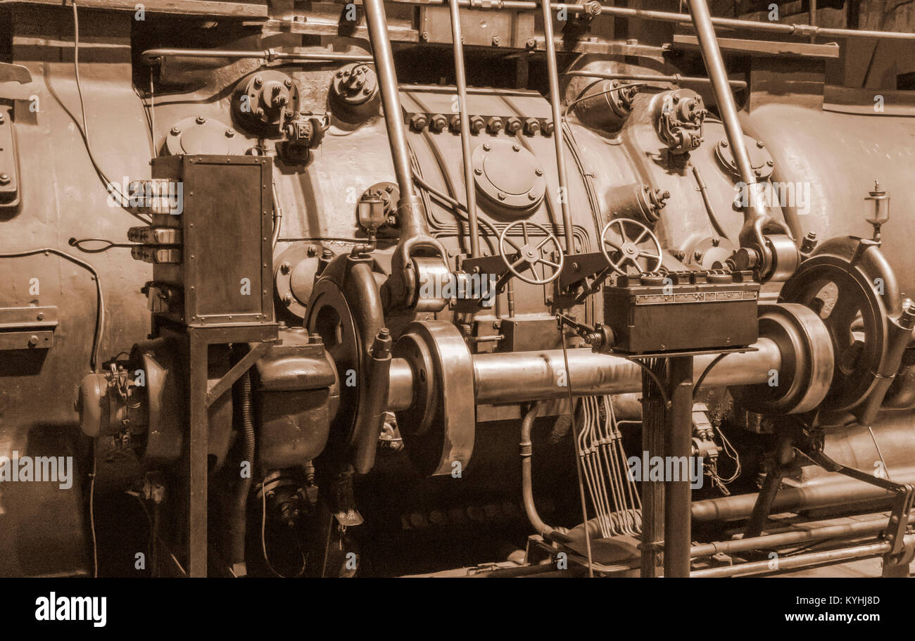 Nei toni del marrone foto che mostra il dettaglio di una grande macchina storica Foto Stock