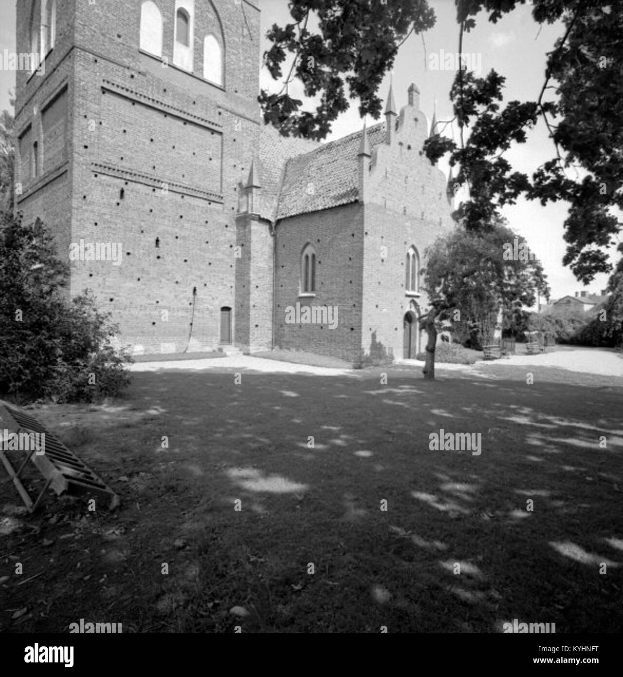 La chiesa di Sankt Nicolai a Sölvesborg, in Svezia, è una chiesa medievale in mattoni costruita alla fine del XIII secolo. La parte più antica è il coro, attaccato ad una struttura precedente. La navata fu aggiunta agli inizi del XIV secolo e la torre fu costruita alla fine del XIV secolo. La chiesa presenta archi gotici, un timpano rinascimentale del 1649 e dipinti murali dei primi anni del XV secolo raffiguranti scene bibliche. Ospita anche una pala d'altare del 1620 e un pulpito. Foto Stock