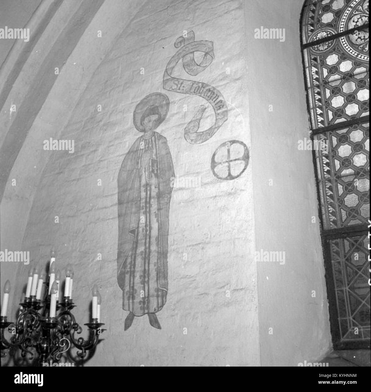 La chiesa di Sankt Nicolai a Sölvesborg, in Svezia, è una chiesa medievale in mattoni costruita alla fine del XIII secolo. La parte più antica è il coro, attaccato ad una struttura precedente. La navata fu aggiunta agli inizi del XIV secolo e la torre fu costruita alla fine del XIV secolo. La chiesa presenta archi gotici, un timpano rinascimentale del 1649 e dipinti murali dei primi anni del XV secolo raffiguranti scene bibliche. Ospita anche una pala d'altare del 1620 e un pulpito. Foto Stock