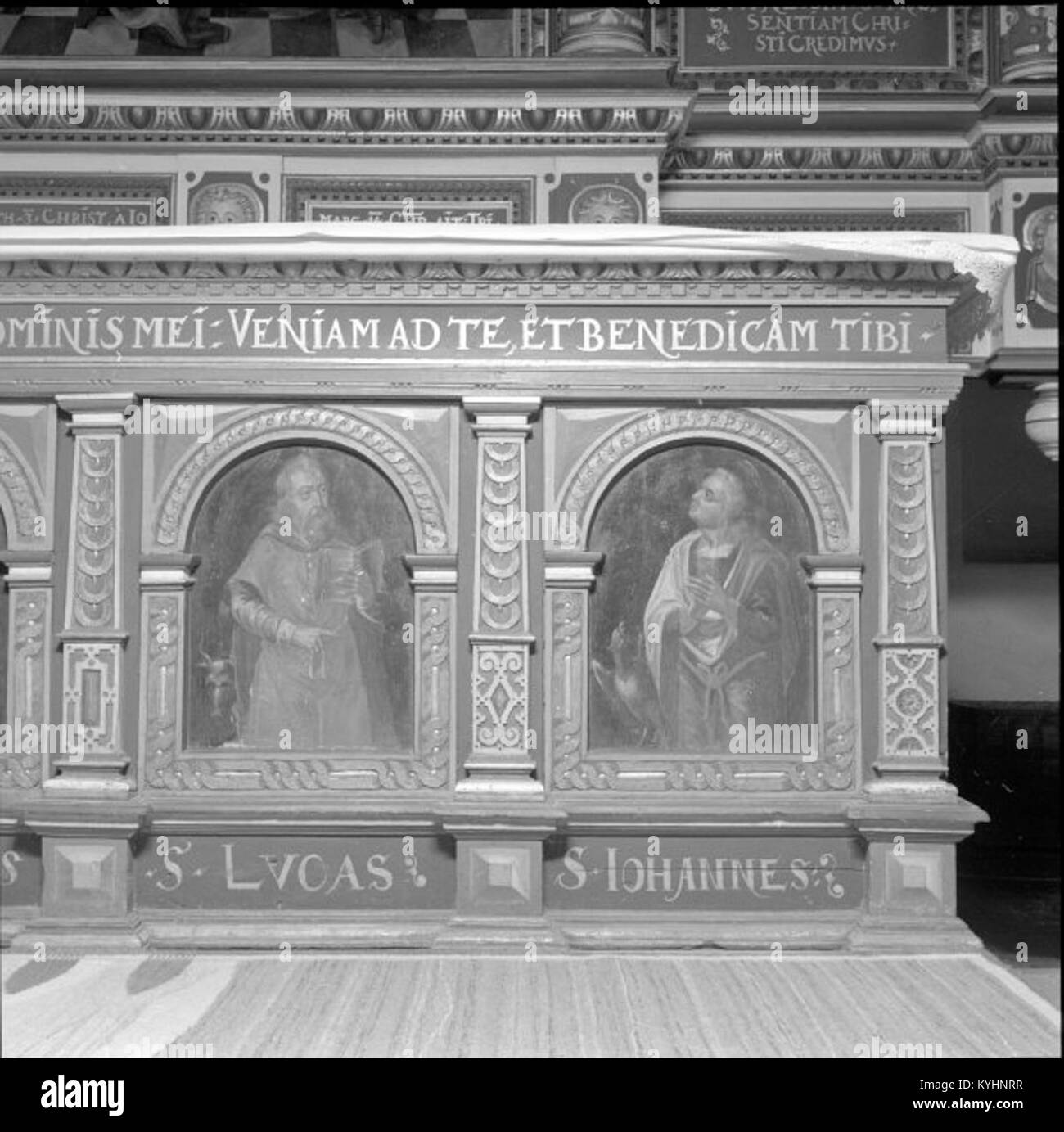 La chiesa di Sankt Nicolai a Sölvesborg, in Svezia, è una chiesa medievale in mattoni costruita alla fine del XIII secolo. La parte più antica è il coro, attaccato ad una struttura precedente. La navata fu aggiunta agli inizi del XIV secolo e la torre fu costruita alla fine del XIV secolo. La chiesa presenta archi gotici, un timpano rinascimentale del 1649 e dipinti murali dei primi anni del XV secolo raffiguranti scene bibliche. Ospita anche una pala d'altare del 1620 e un pulpito. Foto Stock