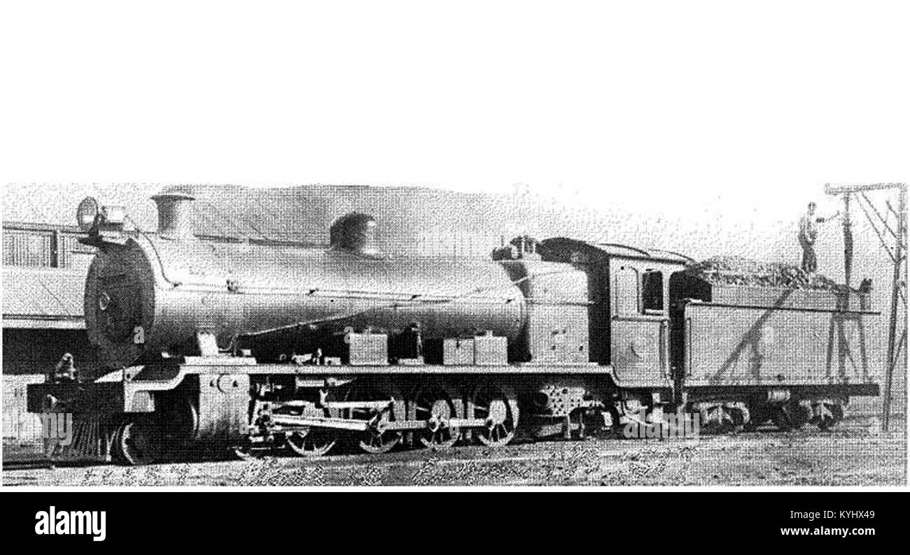 La SAR Class 12 è una locomotiva a vapore utilizzata dalla South African Railways. Noto per la sua disposizione a 4-8-2 ruote, questo modello ha svolto un ruolo significativo nel trasporto merci e passeggeri durante il suo servizio, mostrando l'ingegneria industriale nella tecnologia ferroviaria dei primi anni del XX secolo. Foto Stock