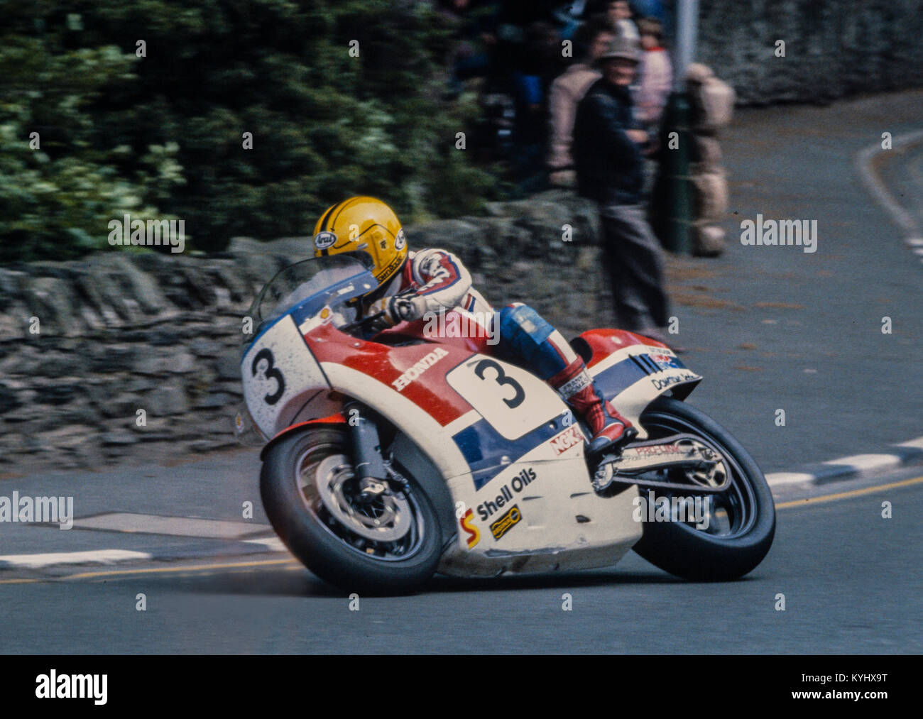 Joey Dunlop in sella a una Honda al terzo posto, Isola di Man Classic  Senior TT race 1983 Foto stock - Alamy
