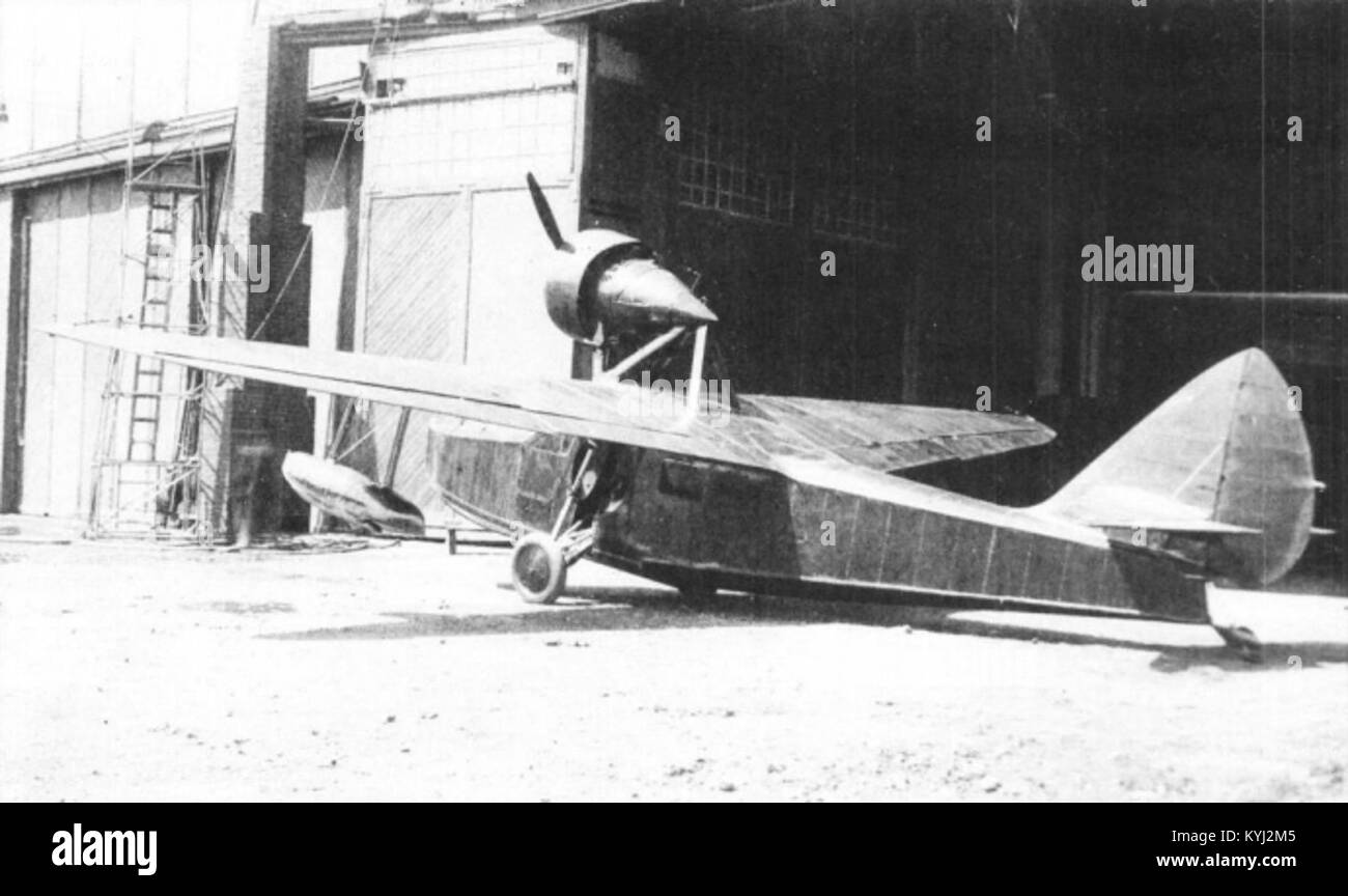 Lo Shavrov SH-7 è un aereo anfibio sovietico progettato negli anni '1930, caratterizzato da un design monoplano ad ala alta e destinato al trasporto di passeggeri e merci su terra e acqua. Foto Stock