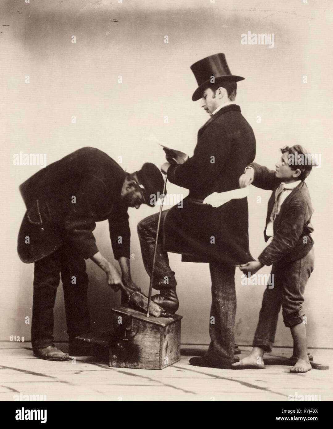 Sommer, Giorgio (1834-1914) - n. 6128 - Napoli, sciuscià e borseggiatore  Foto stock - Alamy
